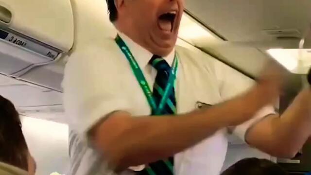 guys did you remembered this fight attendan  😂😂😂😂😂😂 if you want to see the full click the uppe