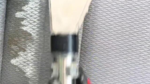 🚗✨ Погледнете тази трансформация! Мръсните седалки вече са минало с професионалното пране от www.chistim.bg! Ние връщаме свежес