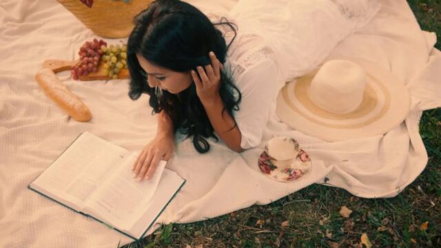 RADINA - Не е краят (Official Video)