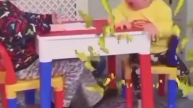 Дете се превръща в Гоку от анимето Dragon Ball