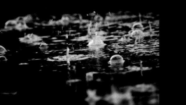 Полина от малка пее песента на мама