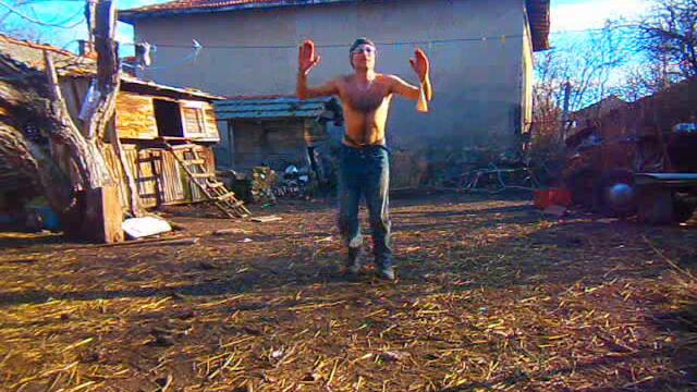 МОМЧЕ ИГРАЕ   ОРО  /ХОРО/    👩‍🦲🧖‍♀️