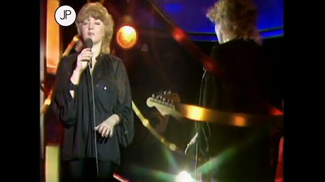 Vera Spinarova (1982) - Miluj me víc (Woman In Love)