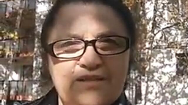 Прегърната от недоверие