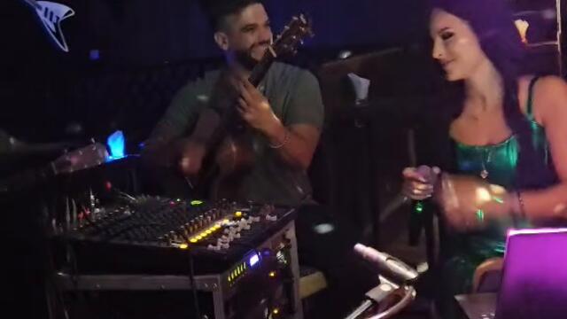 Симона Загорова на сцената на Пиано Бар Изток в София