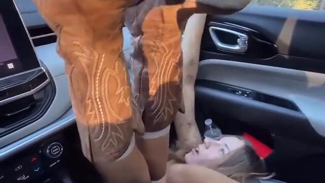 Ако нашата Лора Крумова бе , дали щеше да се побере....