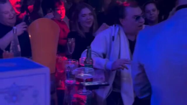 Васил Найденов в пиано бар "Синатра"